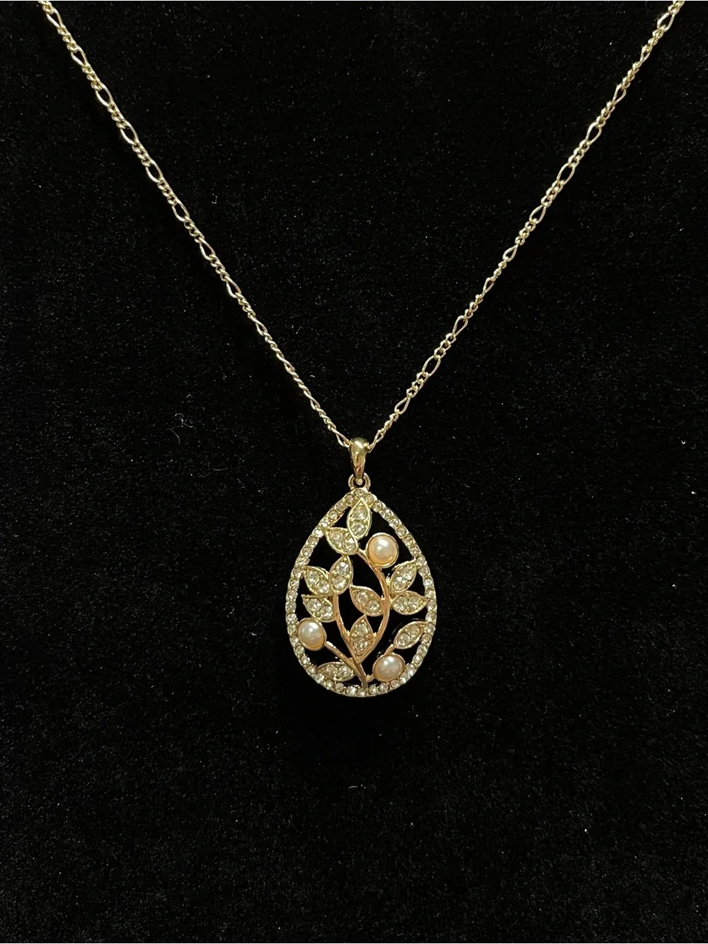 Avon Faux Pearl Rhinestone Floral Pendant Necklace